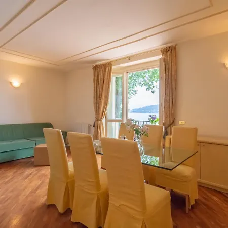 La Favorita Angera Tatil Evi